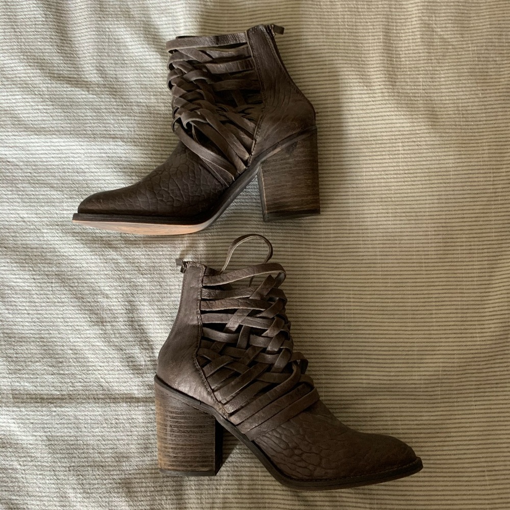 Size 9/41 Free People Carrera Ankle Booties